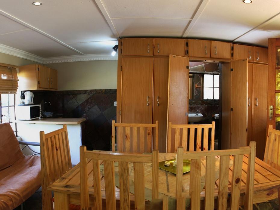 Emahlathini Guest Farm
