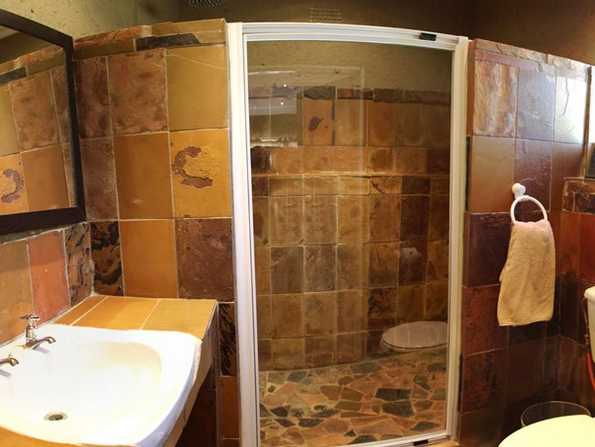 Emahlathini Guest Farm