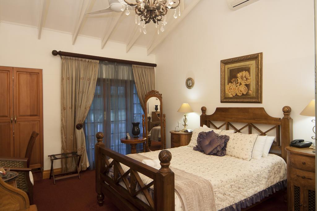 Aristo Manor