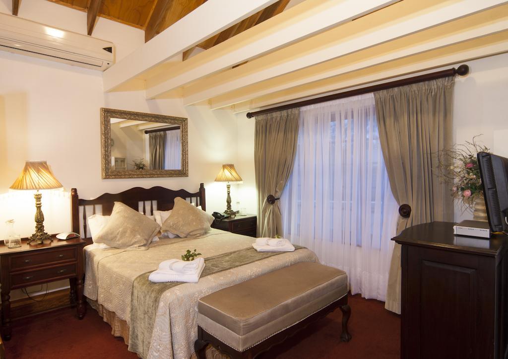 Aristo Manor