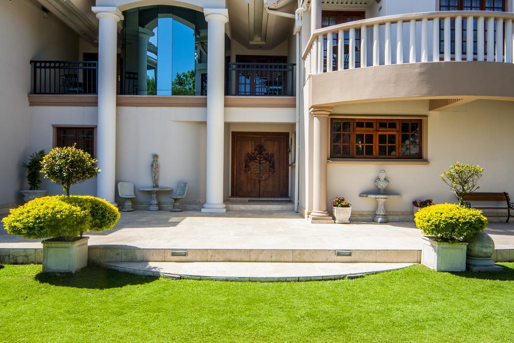 Aristo Manor