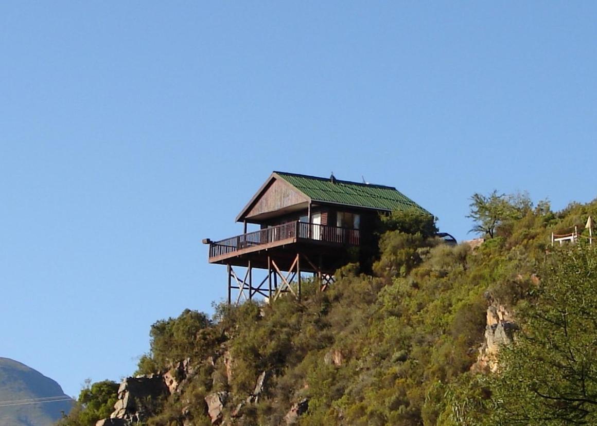 Eagle Falls Country Lodge