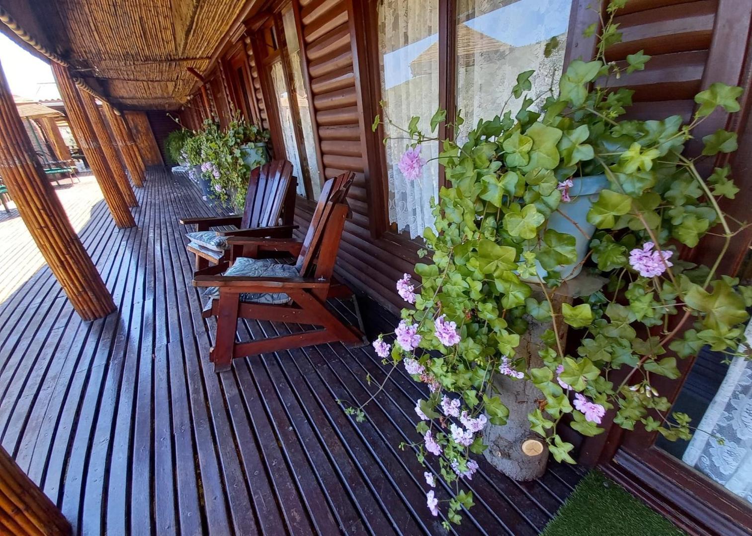 Eagle Falls Country Lodge