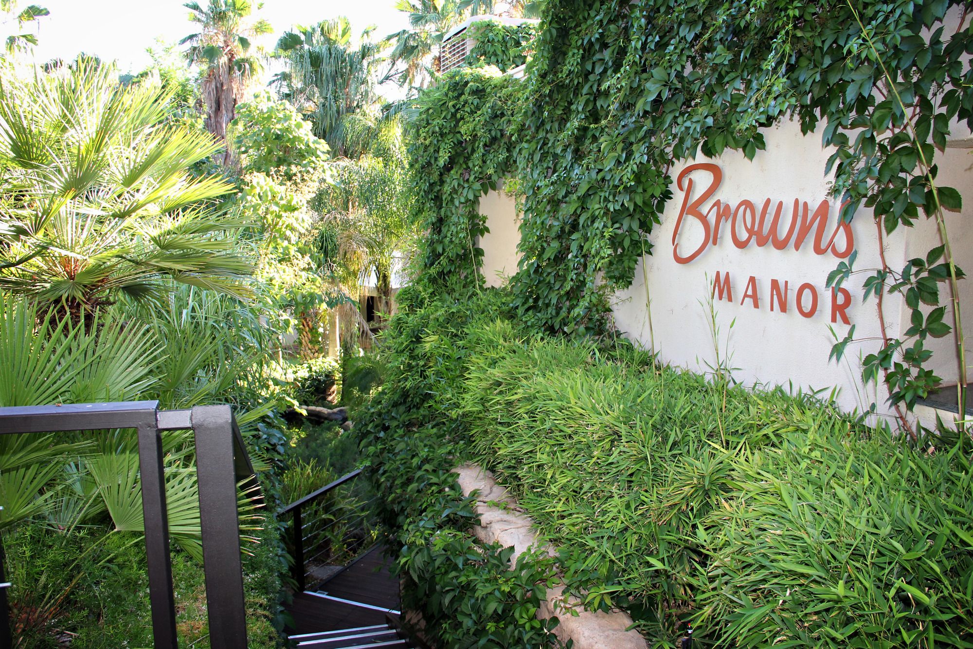 Browns Manor