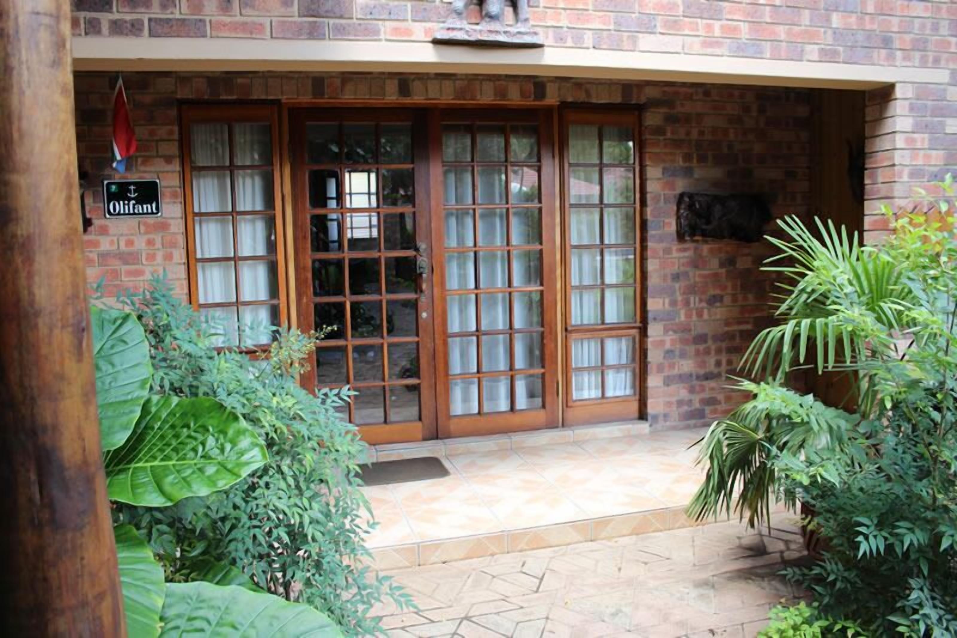 Aark Guest Lodge