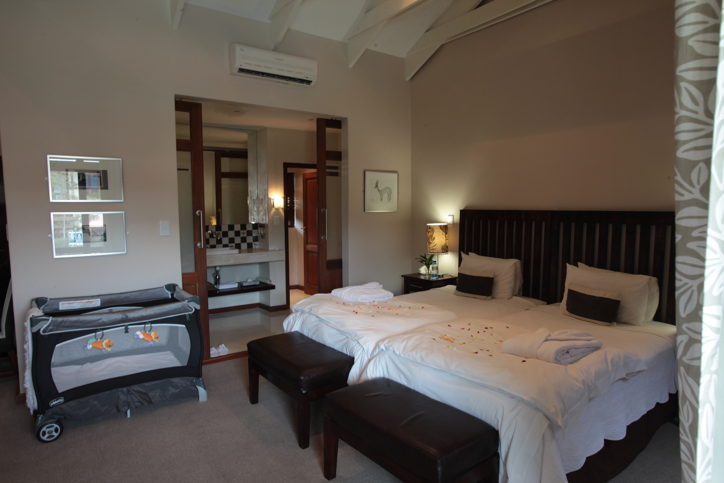 Casterbridge Hollow Boutique Hotel