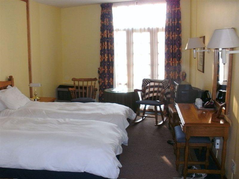 African Sky Hotels - Pine Lake Inn