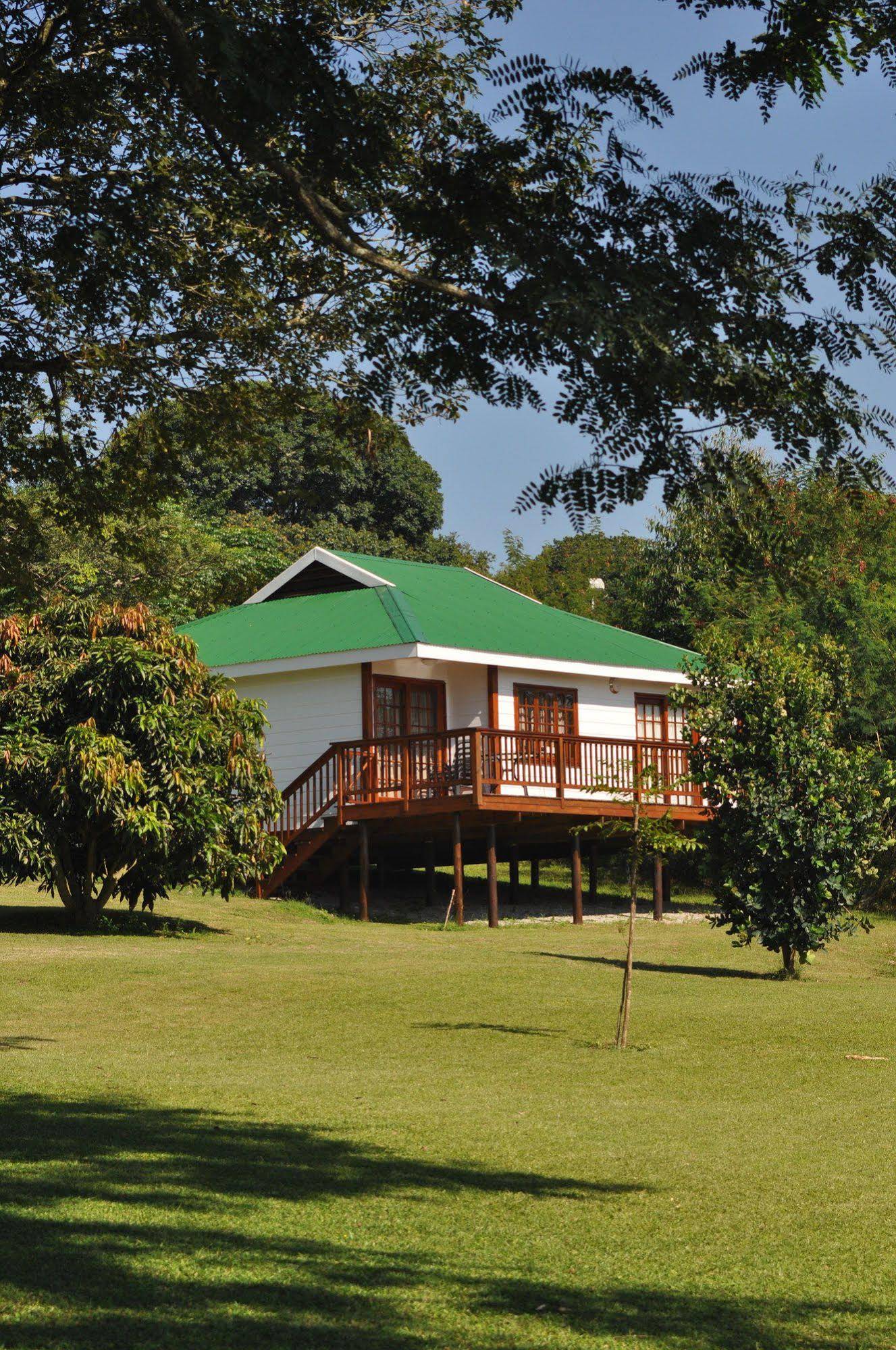 White House Lodge