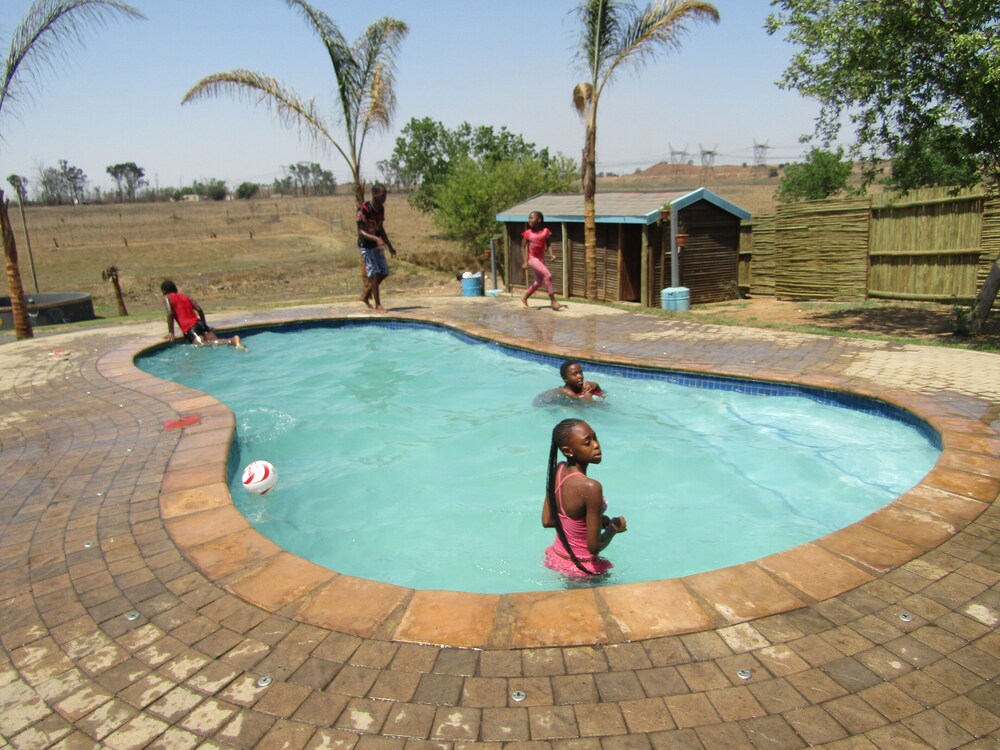 Lily Villa Country Lodge