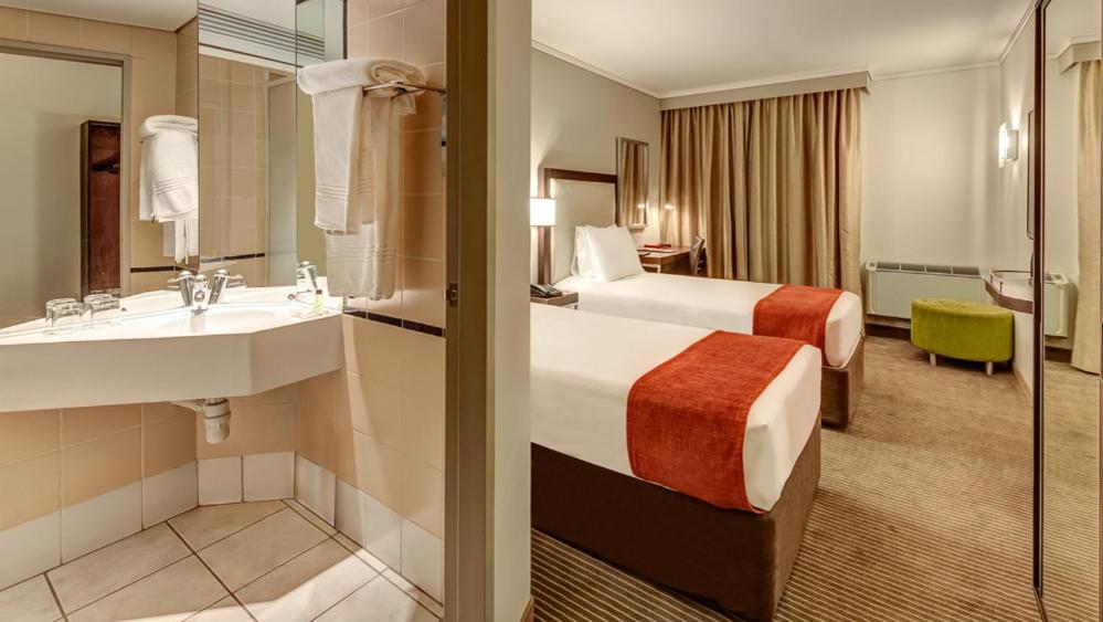 StayEasy Eastgate