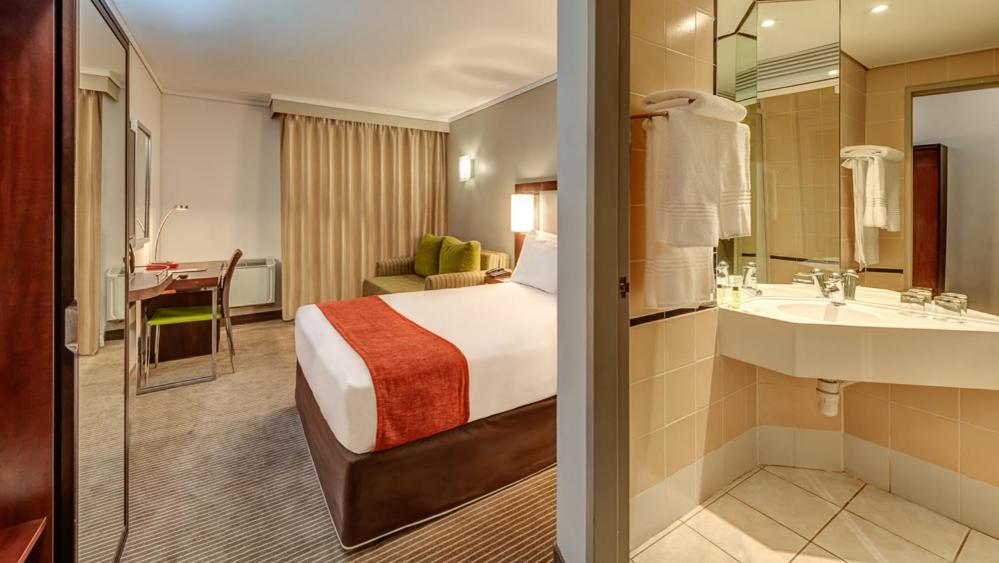 StayEasy Eastgate