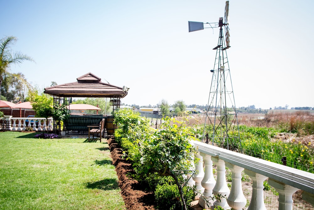 Flamingo's Nest Guest House & Conference Centre