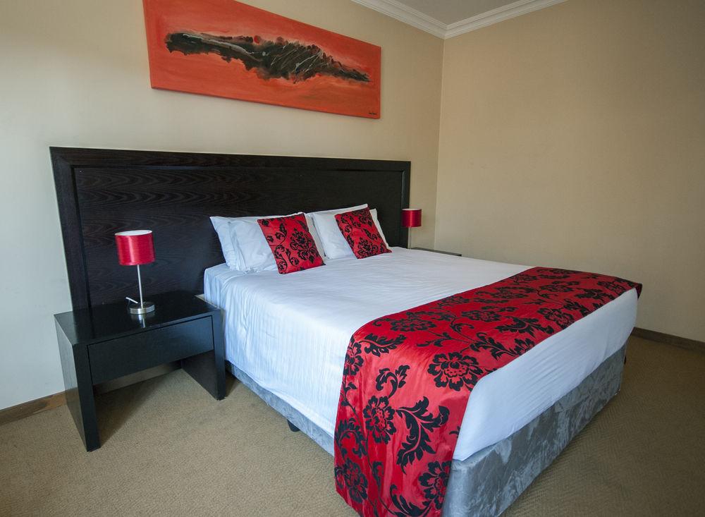 The Lakes Hotel & Conference Centre