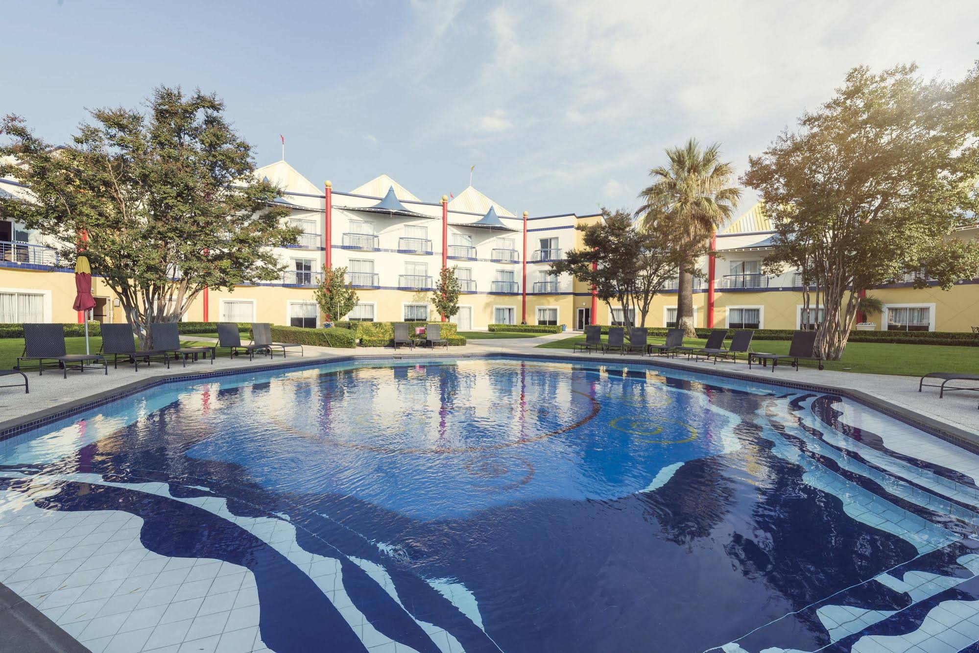 Carnival Club Hotel