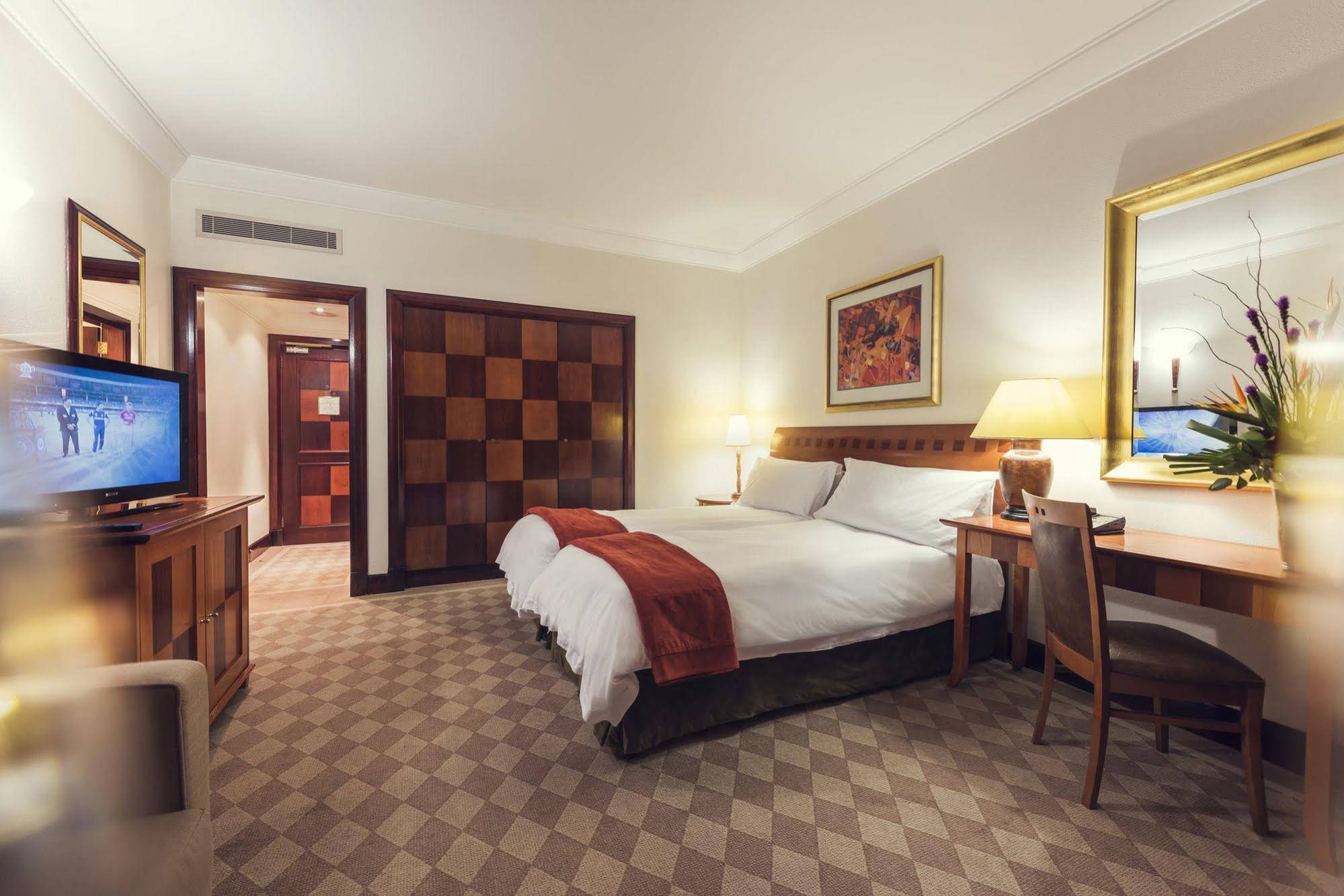 Carnival Club Hotel
