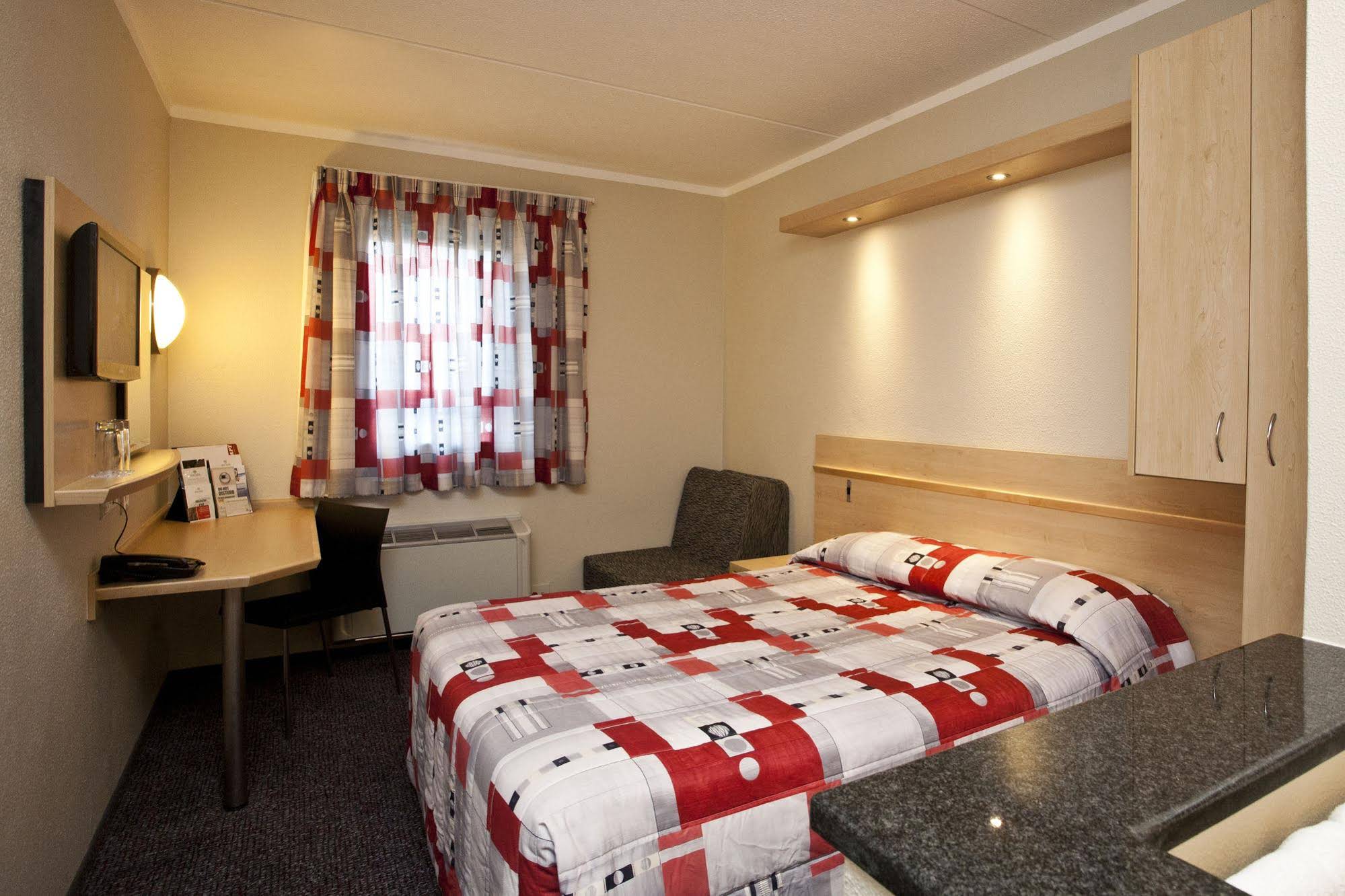 Road Lodge Carnival City