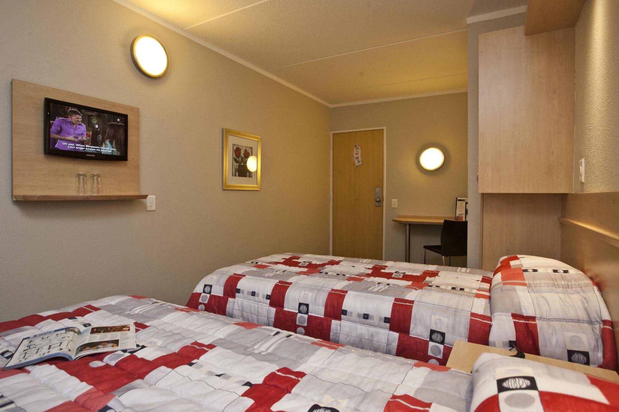 Road Lodge Carnival City