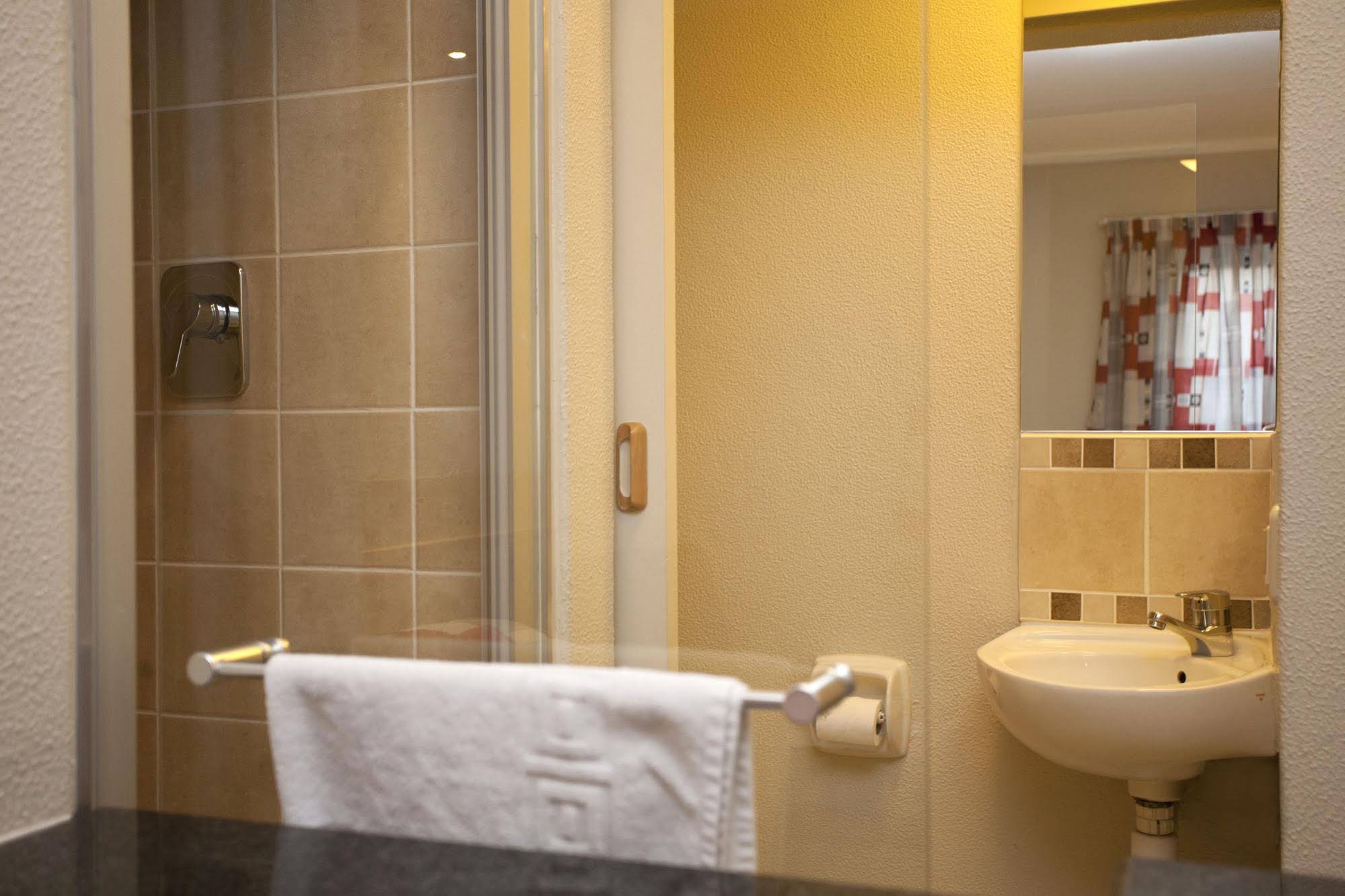 Road Lodge Carnival City