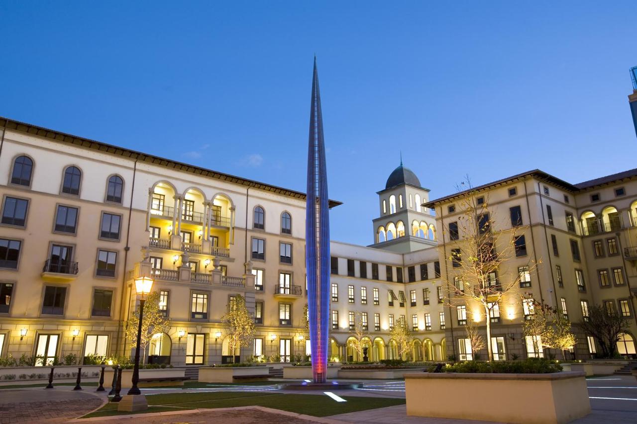 Pivot Hotel