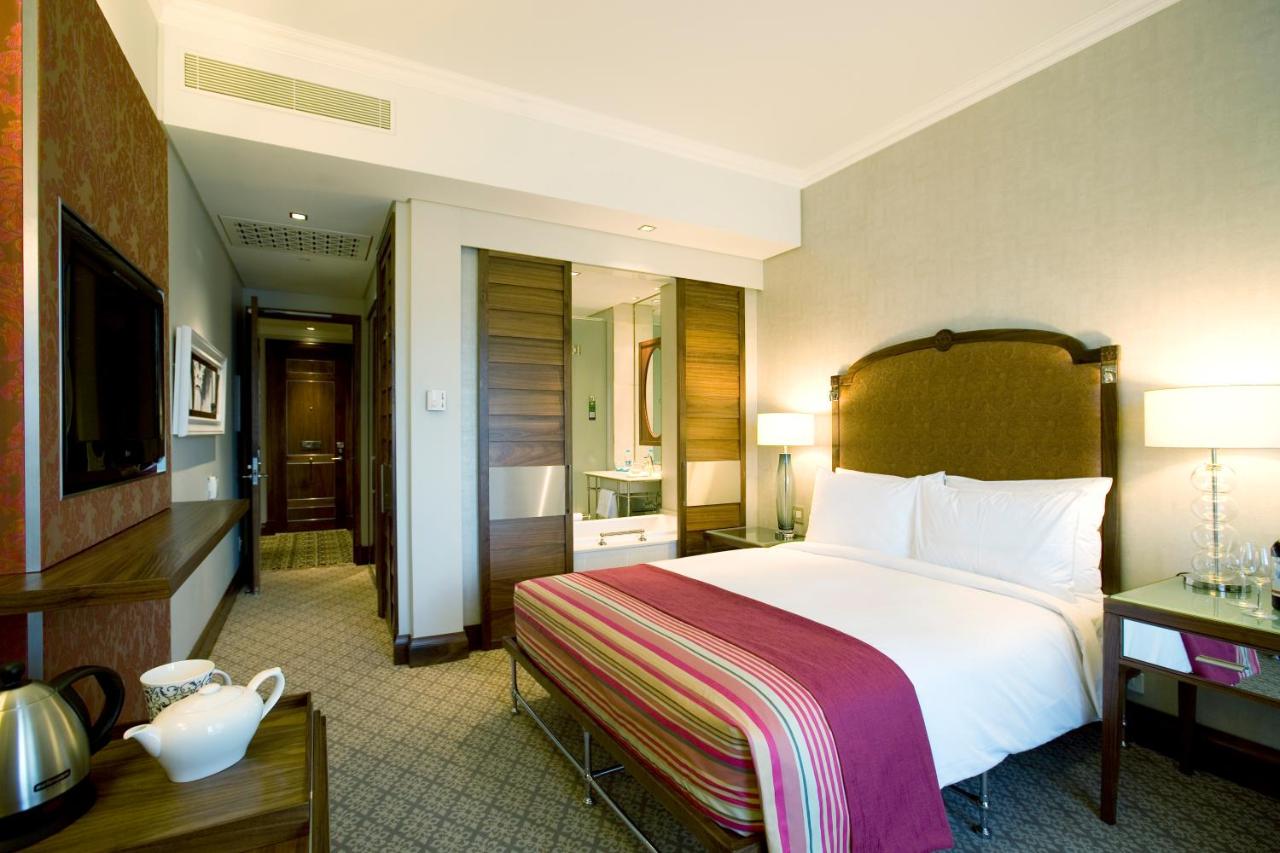 Pivot Hotel