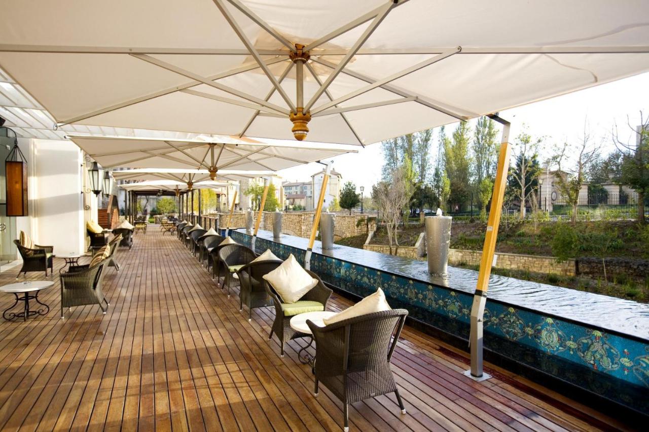 Pivot Hotel