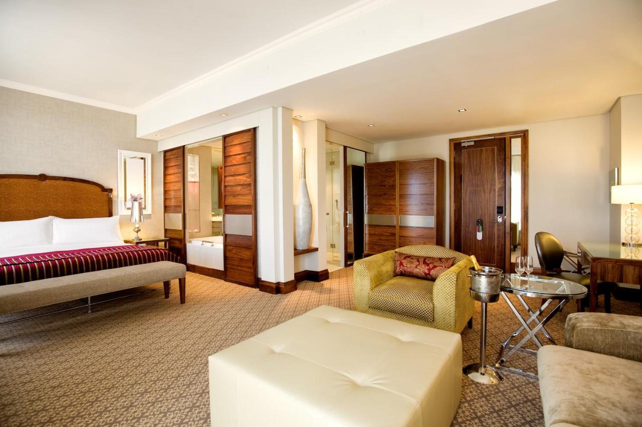 Pivot Hotel