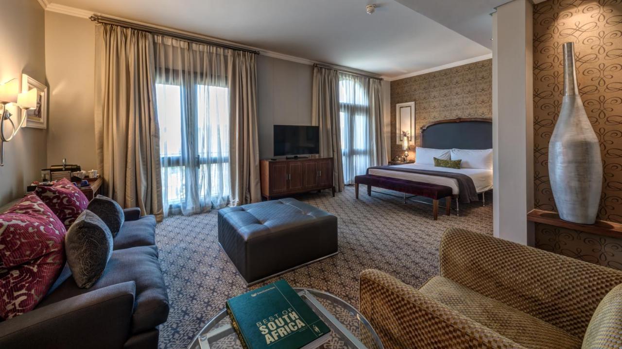 Pivot Hotel