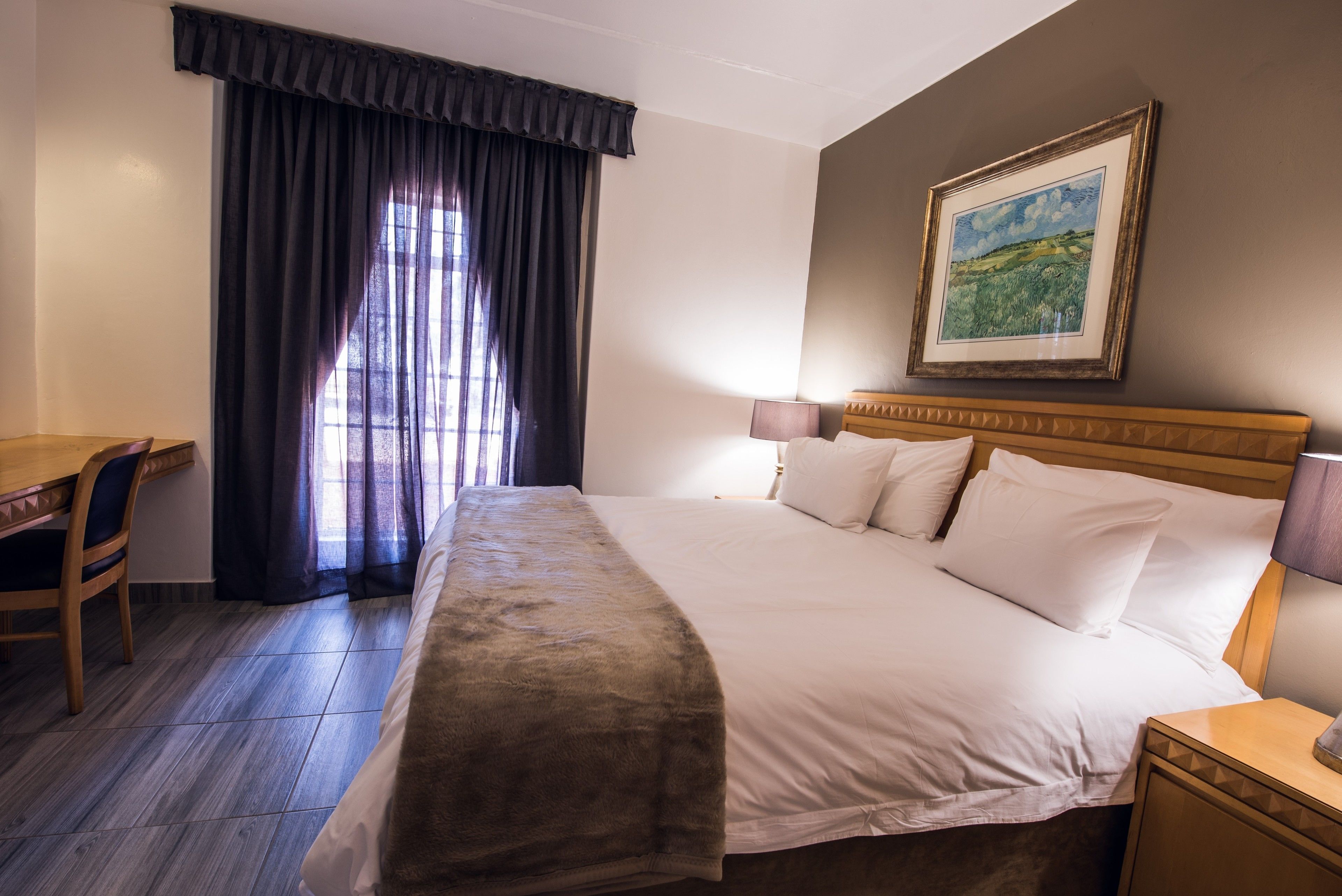 Airport Inn & Suites