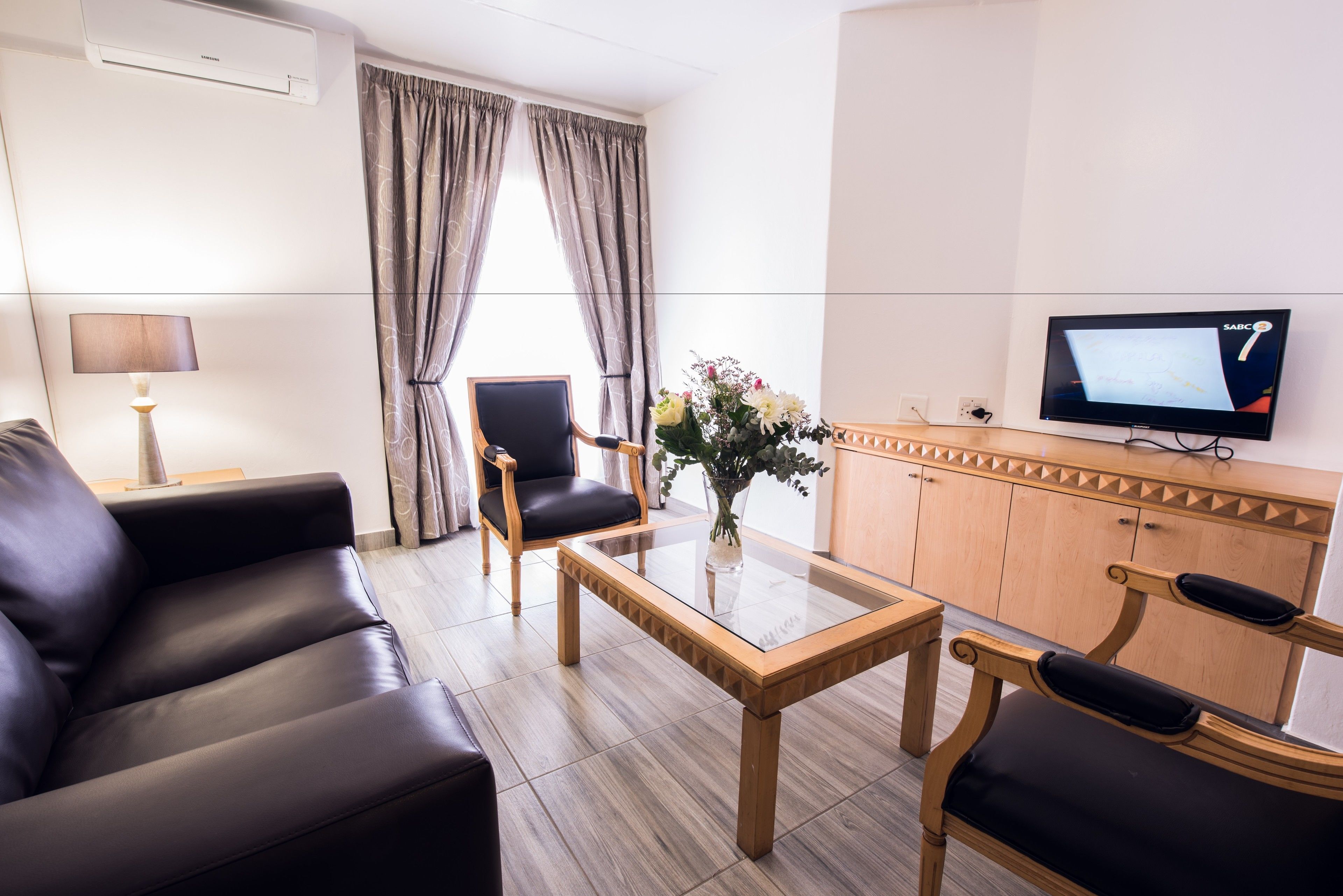 Airport Inn & Suites