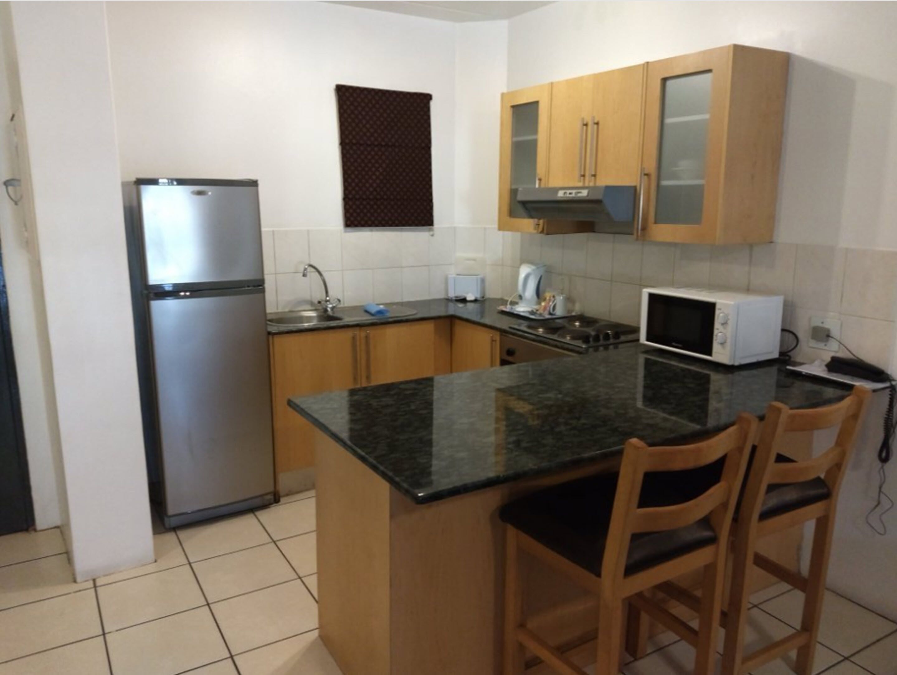 Airport Inn & Suites