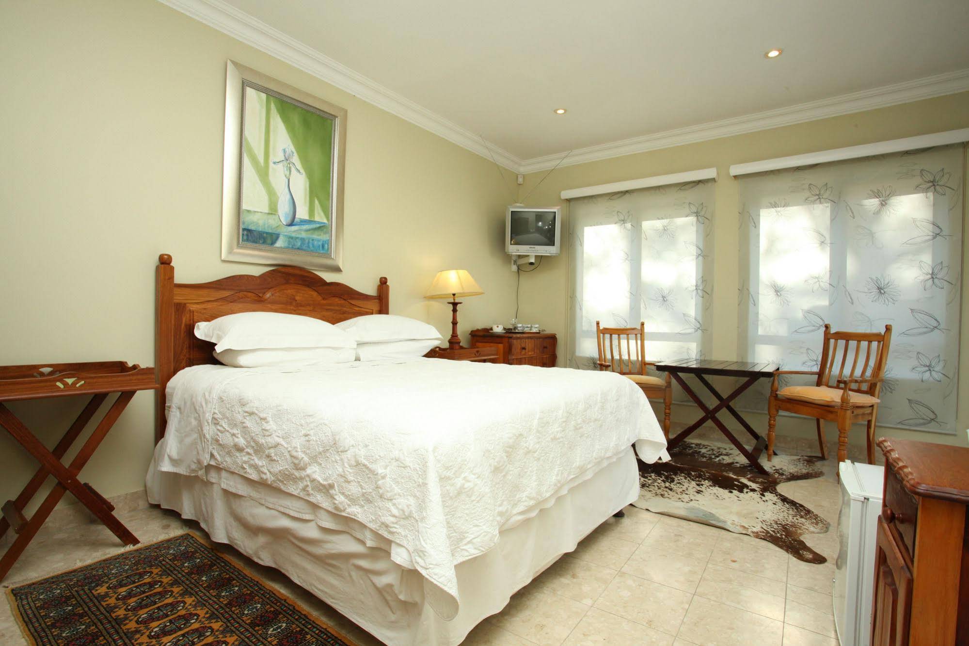 12 On Hillel Guest Manor