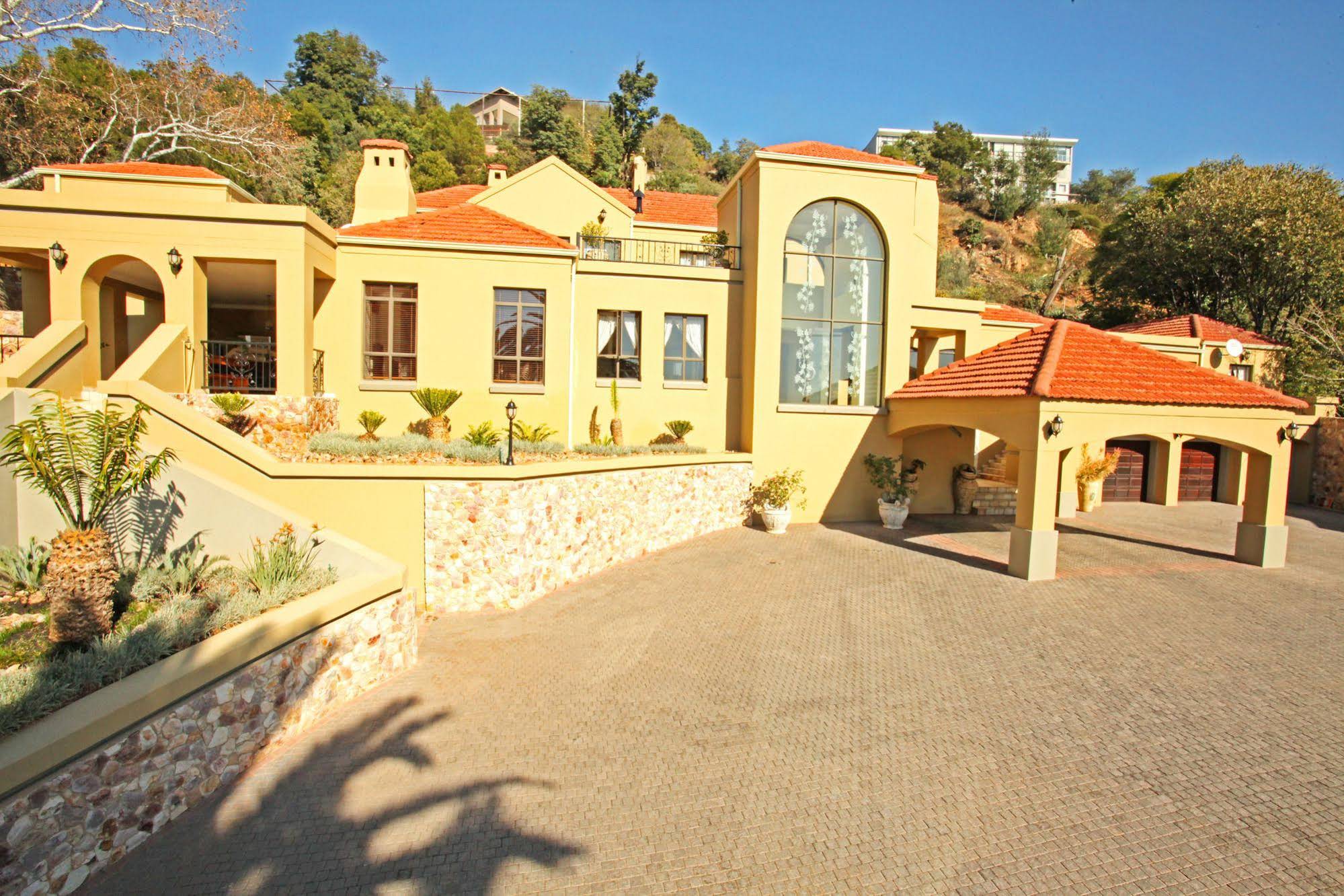 12 On Hillel Guest Manor