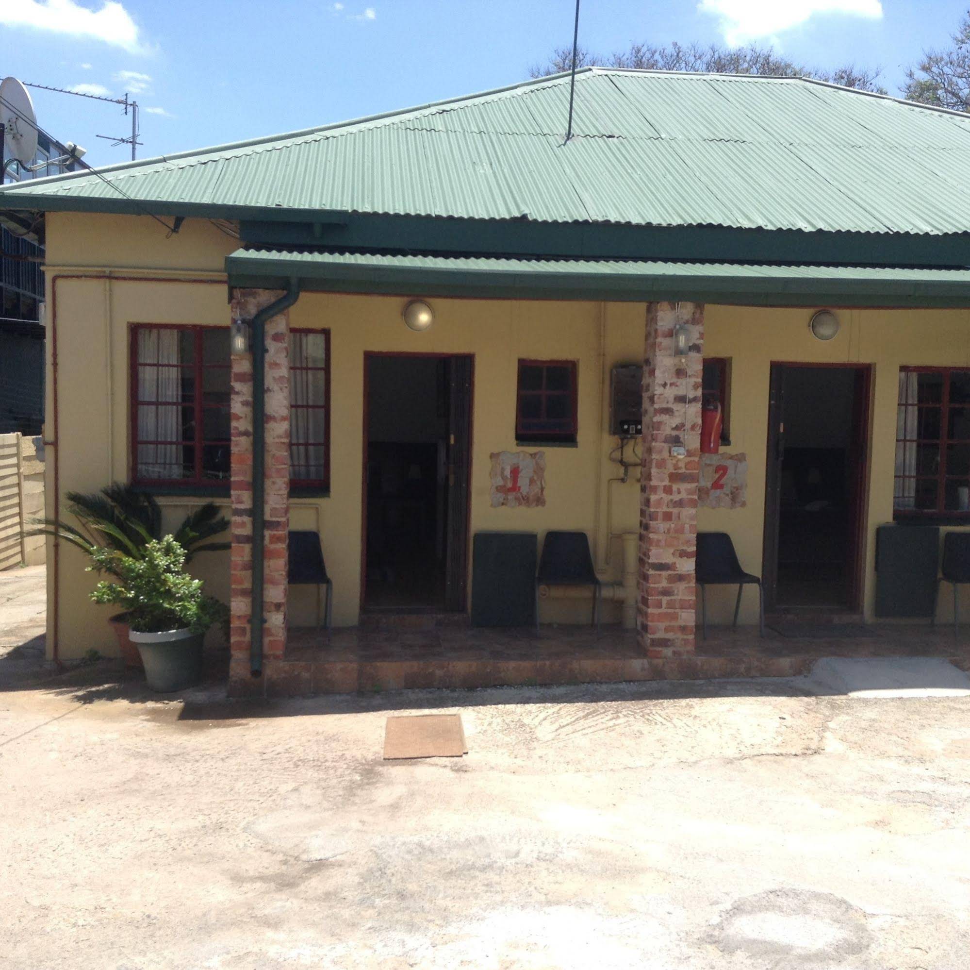 Cottage in Orange Grove