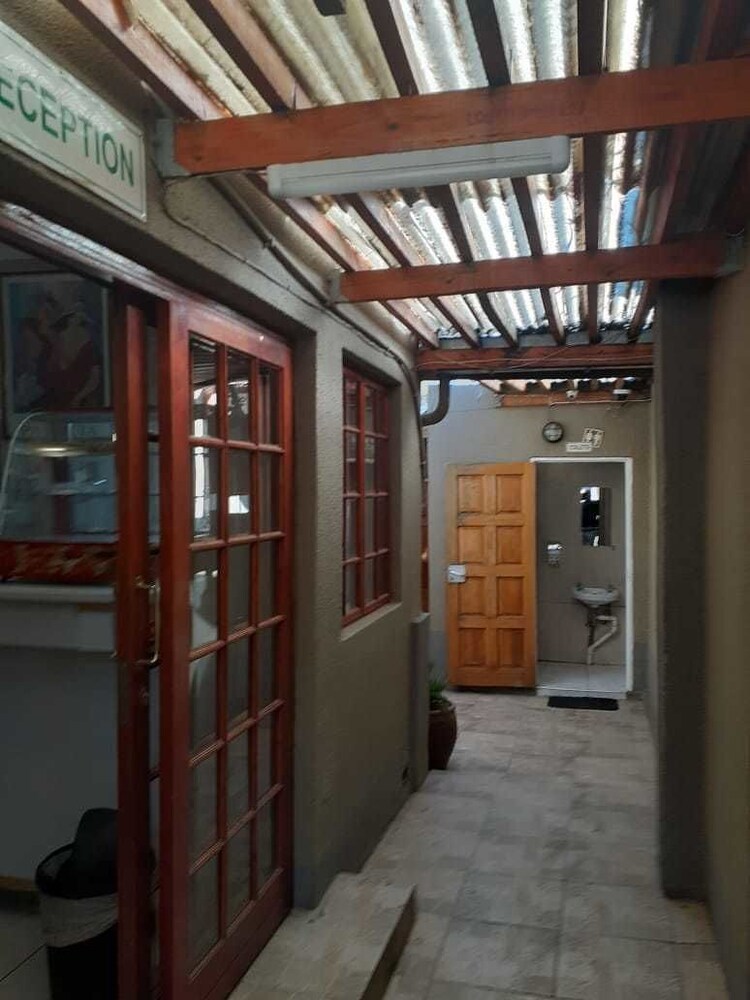 De Lambert Guesthouse