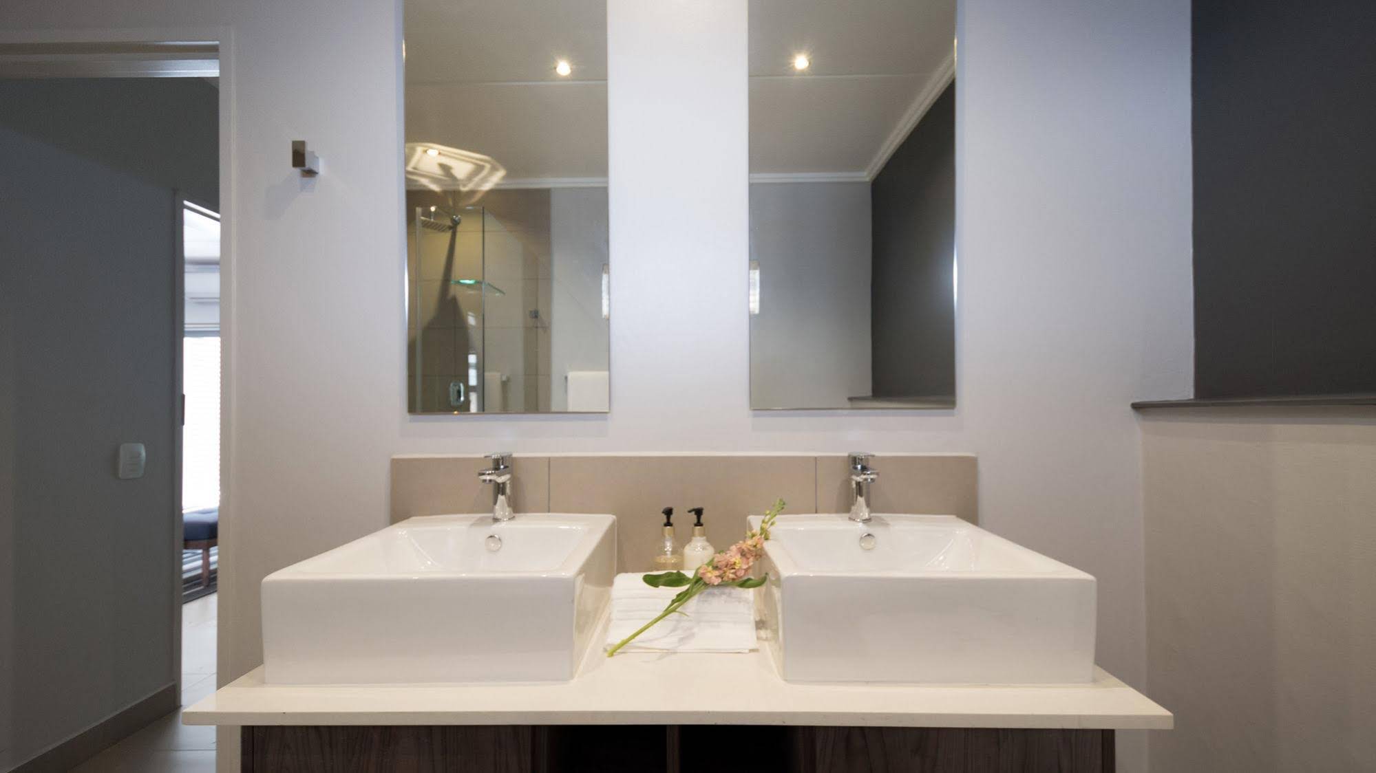 Insignia Luxury Apartments
