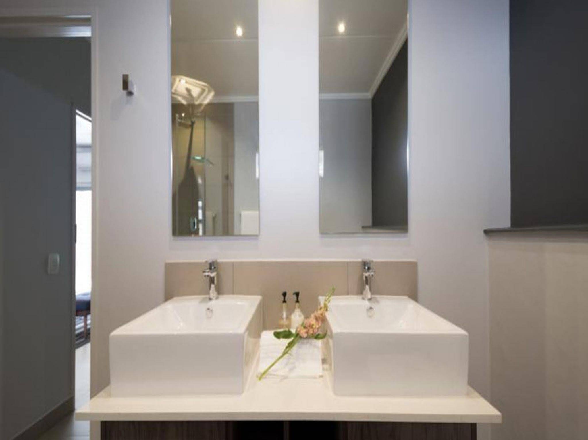 Insignia Luxury Apartments