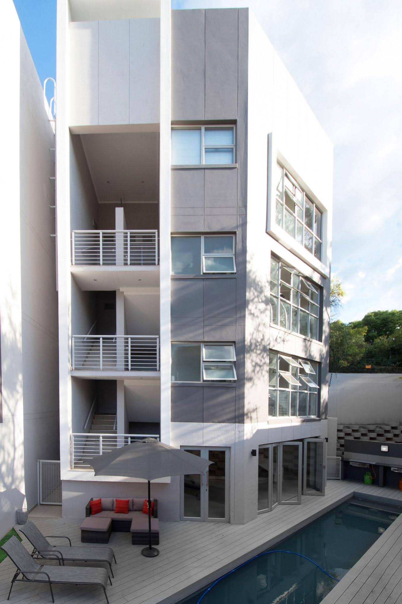 Insignia Luxury Apartments