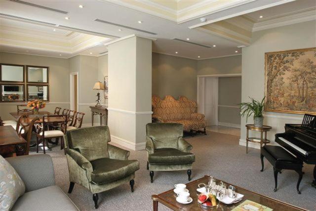 Monarch Hotel