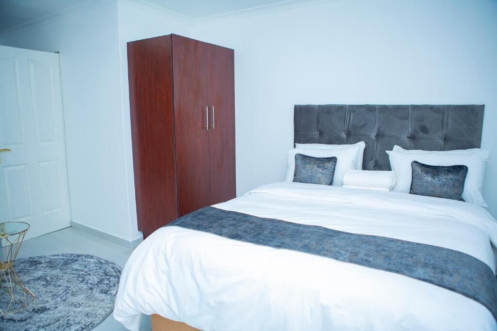 Platinum Eagle Guest House