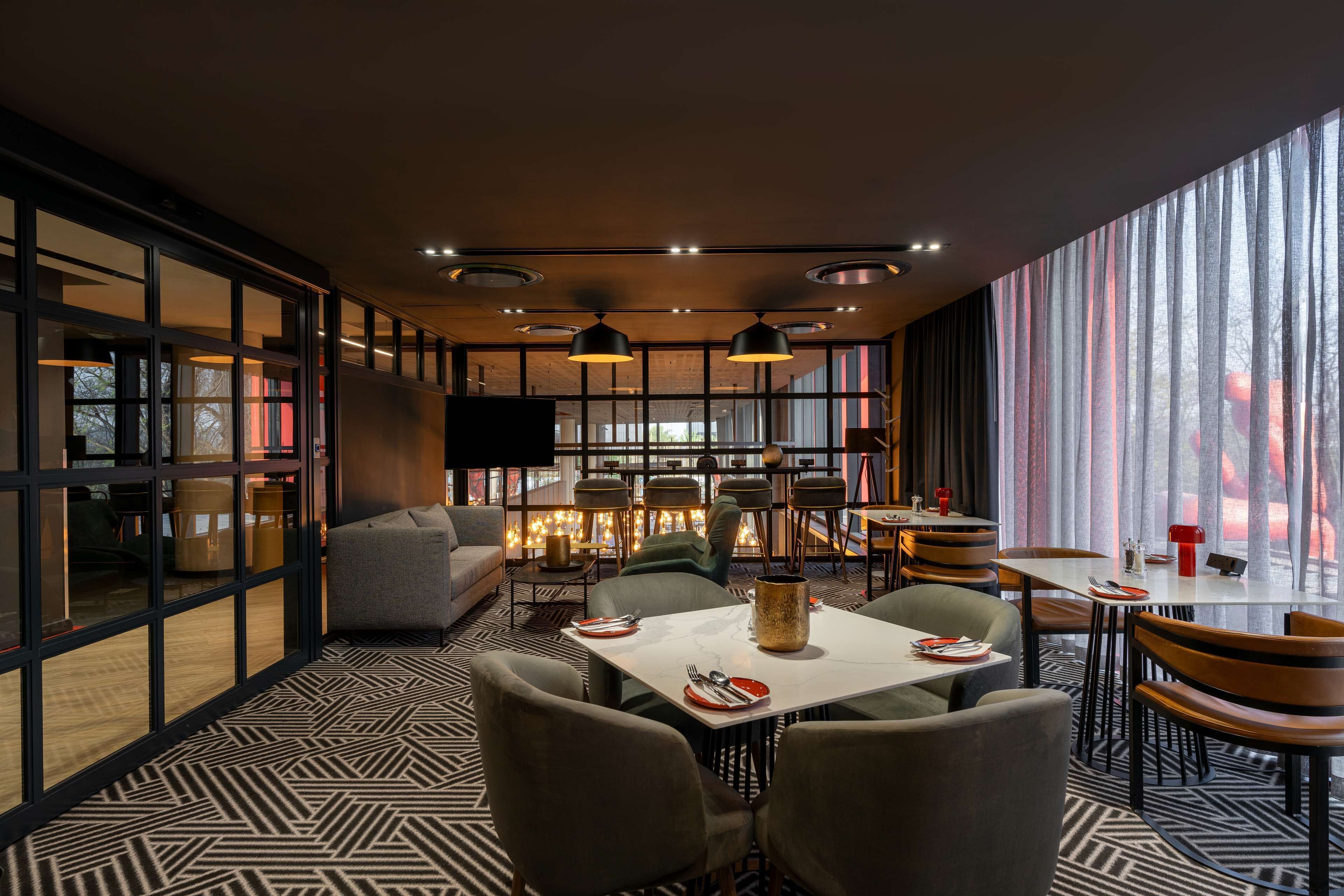 Radisson RED Johannesburg Rosebank