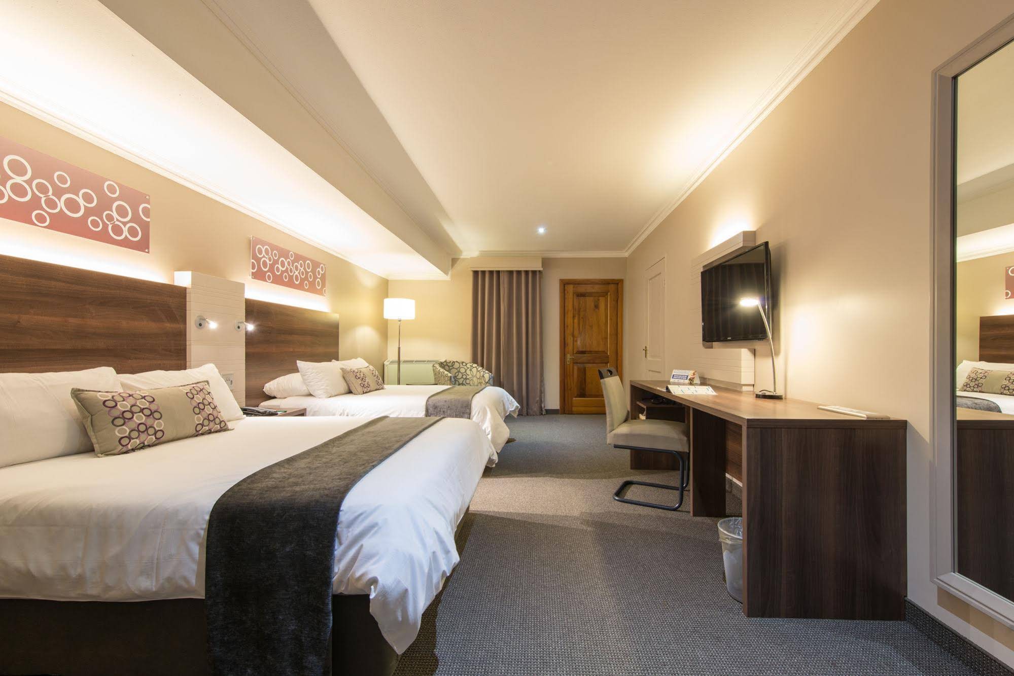 Silverbirch @ Birchwood Hotel