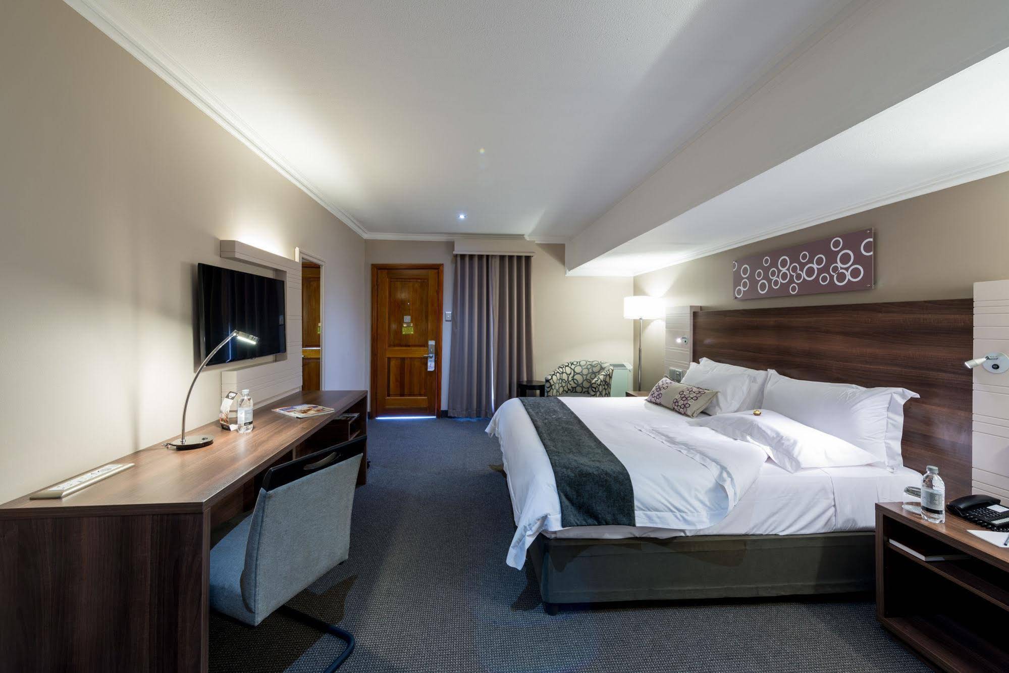Silverbirch @ Birchwood Hotel