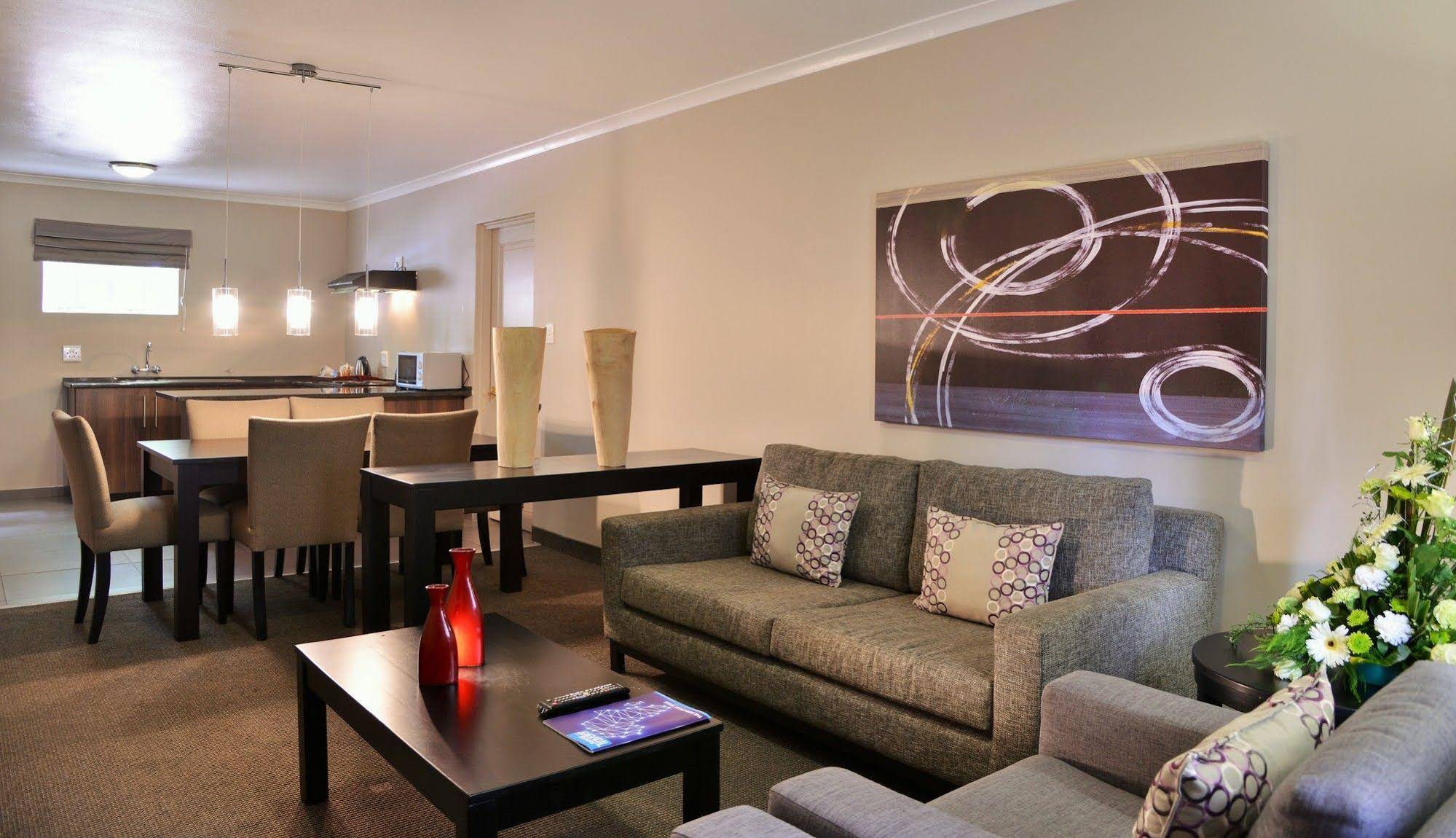 Silverbirch @ Birchwood Hotel
