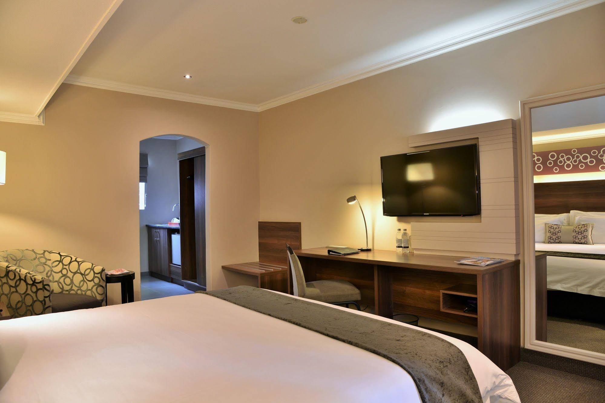 Silverbirch @ Birchwood Hotel