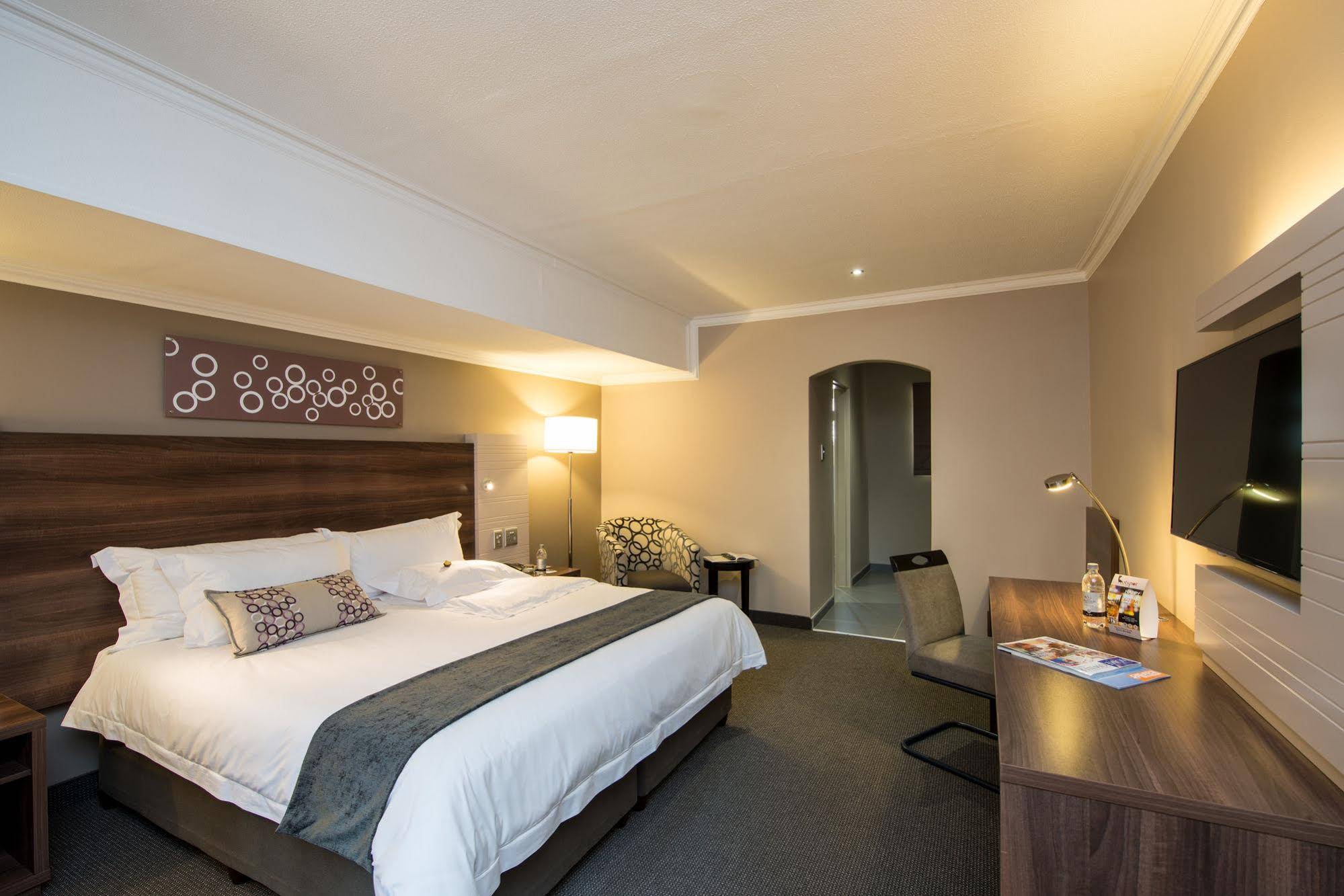 Silverbirch @ Birchwood Hotel