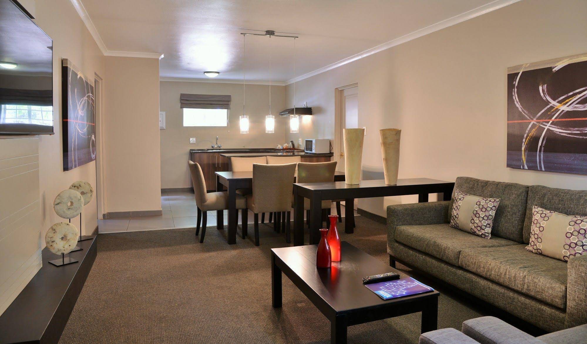 Silverbirch @ Birchwood Hotel