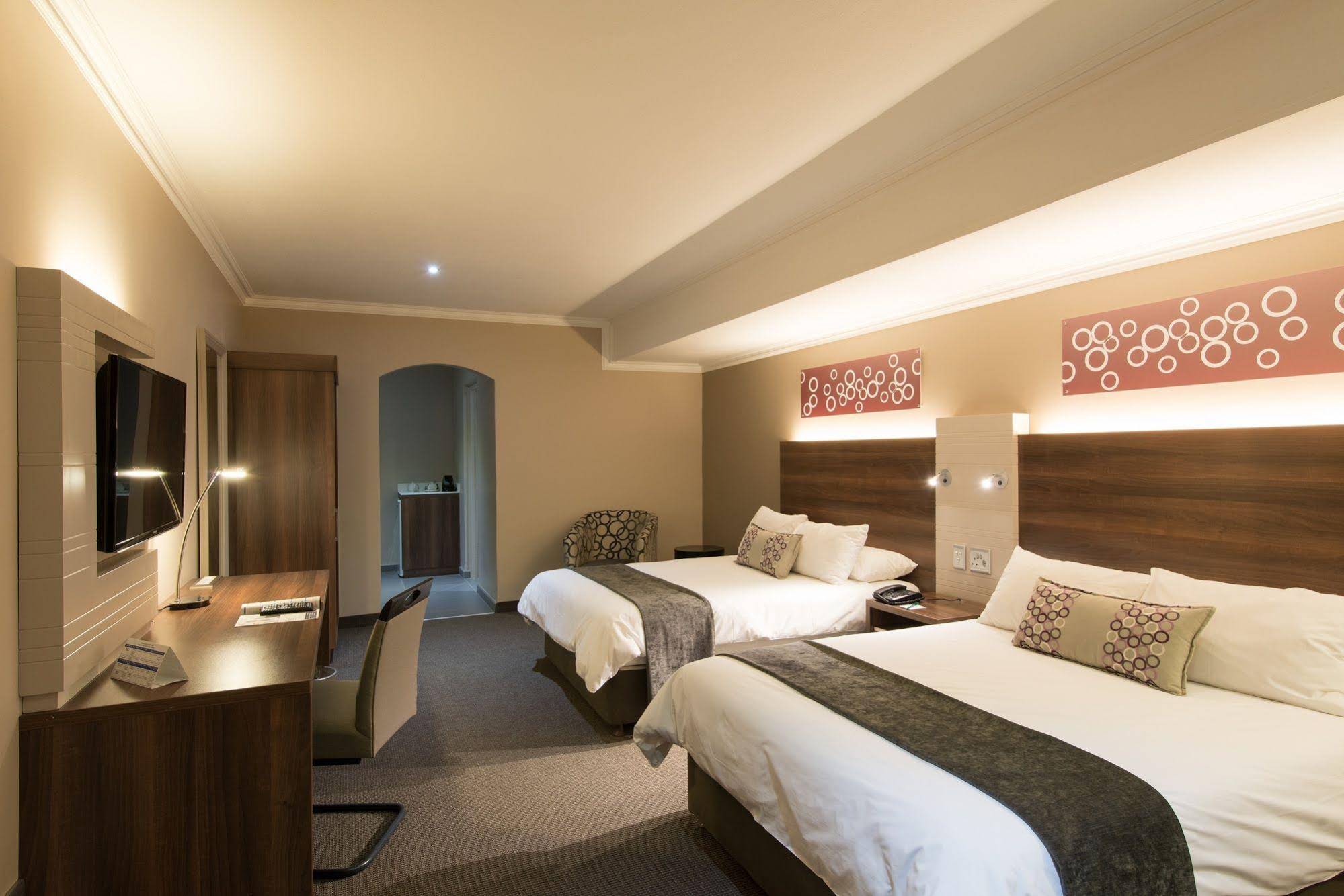 Silverbirch @ Birchwood Hotel