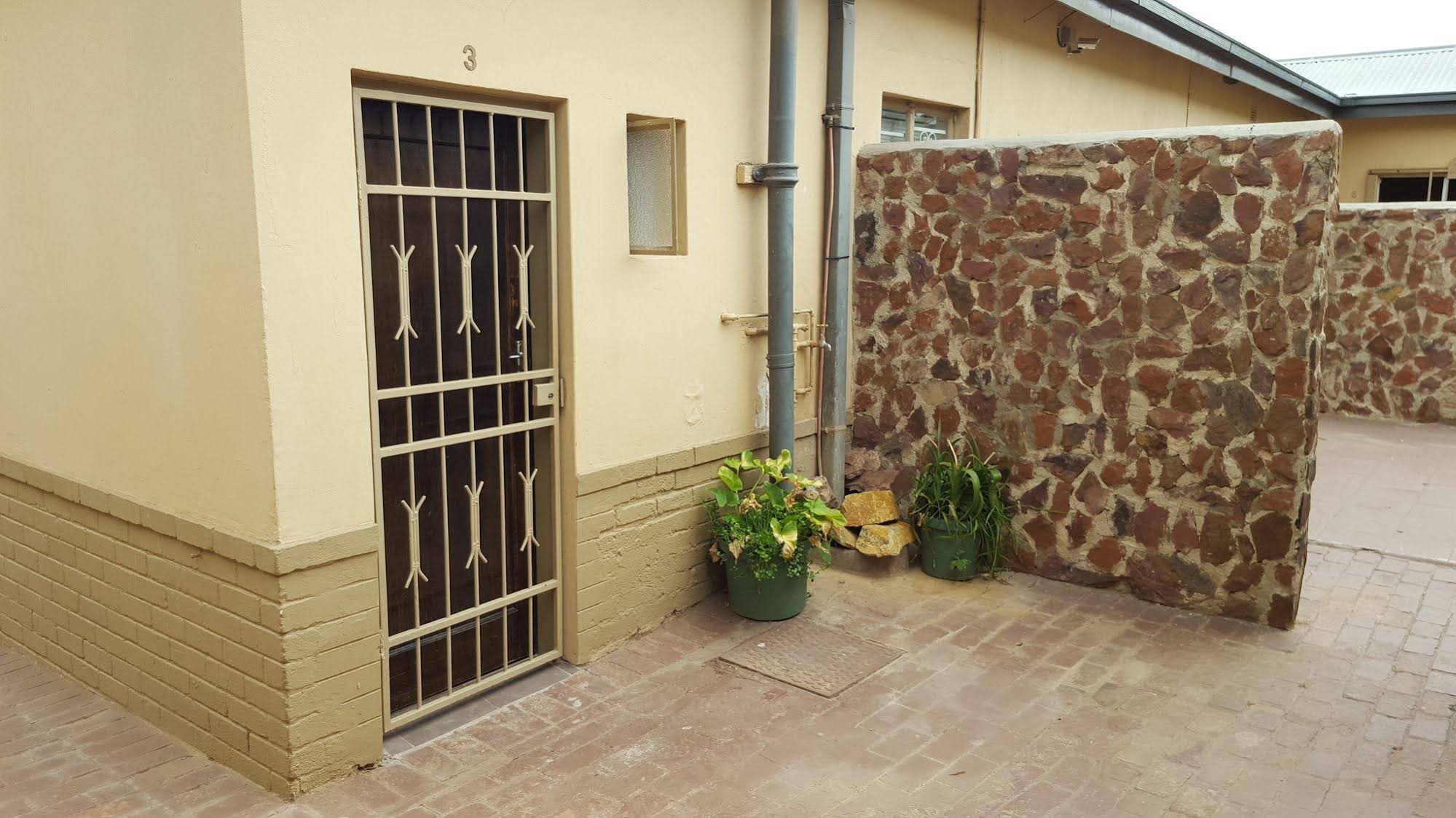 Suburbian Lodge
