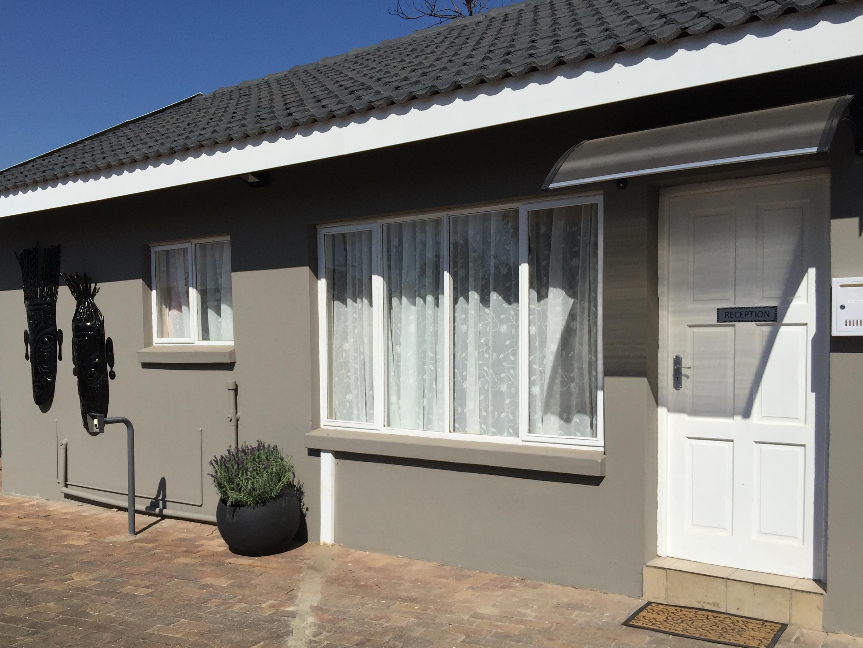 Leika Airport Lodge