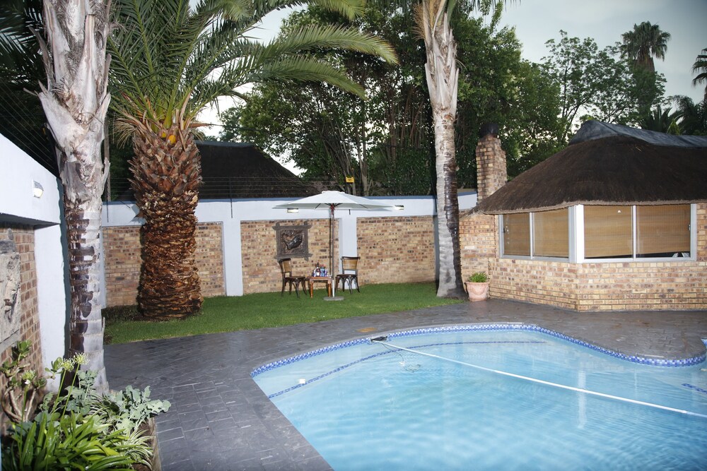 Travetel Or Tambo Airport Hotel